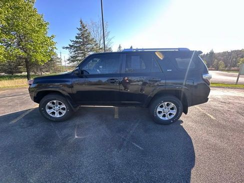Used 2015 Toyota 4Runner SR5 AWD/4WD image 6