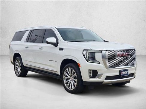 Used 2022 GMC Yukon XL Denali image 3
