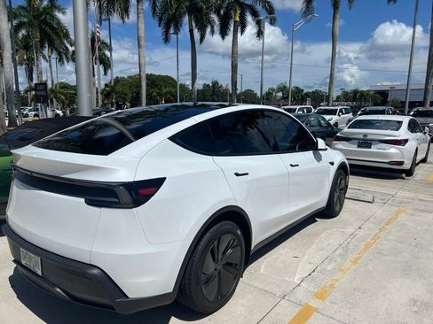 Used 2026 Tesla Model Y Long Range RWD image 11