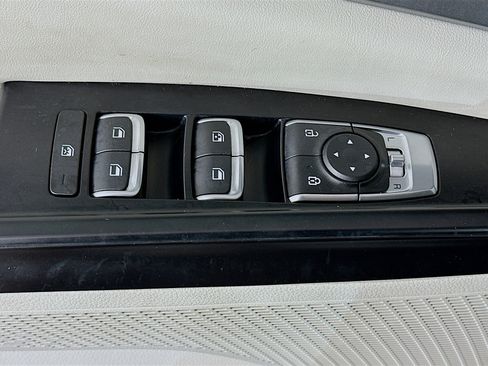 Used 2024 Kia Carnival LX image 15