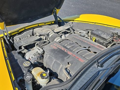 Used 2005 Chevrolet Corvette Coupe w/ Preferred Equipment Group RWD image 44