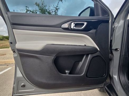 Used 2022 Jeep Compass Limited image 26