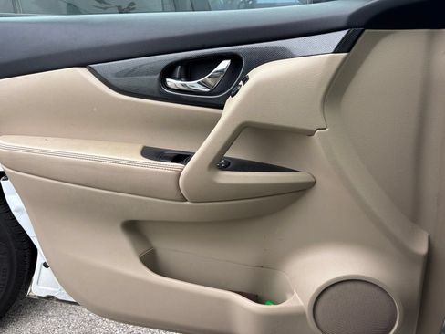 Used 2015 Nissan Rogue SL w/ SL Premium Package FWD image 13