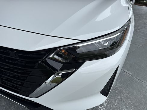 Used 2025 Nissan Sentra SV FWD image 5