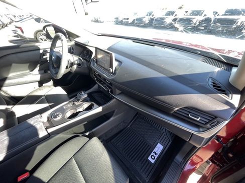 Used 2025 Nissan Rogue SV image 28