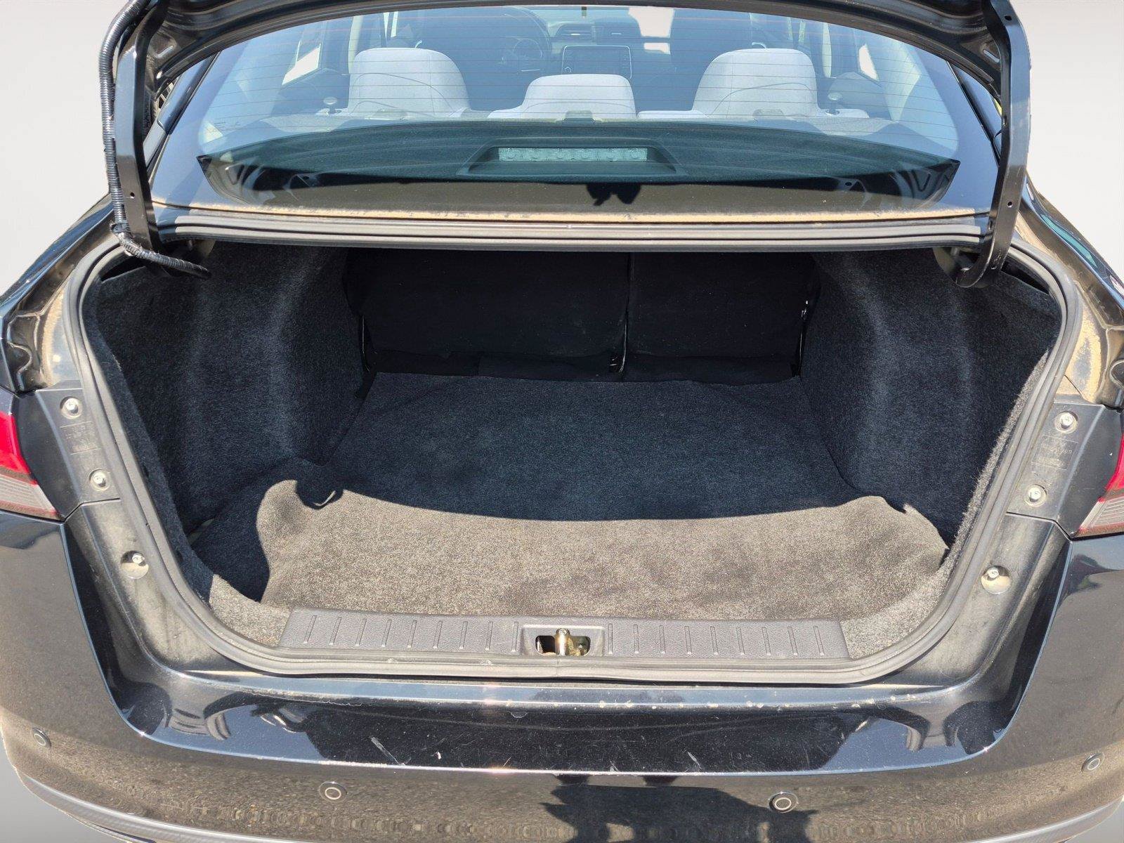 Used 2020 Nissan Versa S FWD image 18