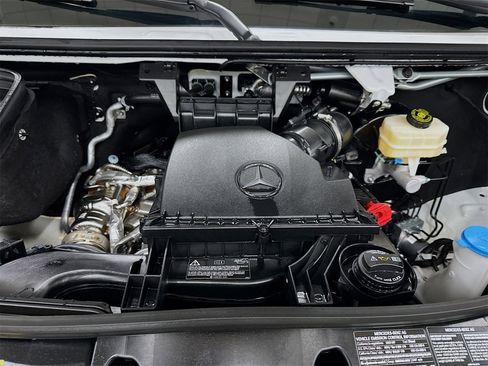 Used 2025 Mercedes-Benz Sprinter 2500 image 28