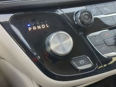 Used 2023 Chrysler Pacifica Limited image 39