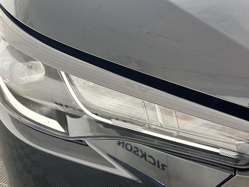 Used 2025 Toyota Corolla Cross L image 9