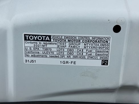 Used 2021 Toyota 4Runner Venture w/ Moonroof Package image 21