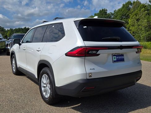 Used 2024 Toyota Grand Highlander AWD image 3