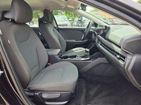 Used 2025 Kia K4 FWD image 29