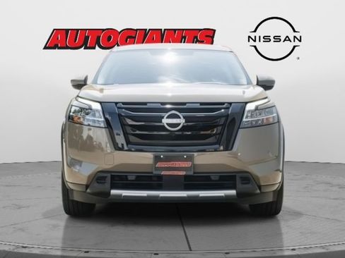 Used 2024 Nissan Pathfinder Platinum w/ Black Appearance Package image 6