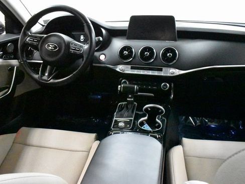 Used 2019 Kia Stinger Premium image 18