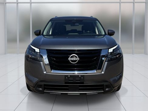 Used 2025 Nissan Pathfinder SV FWD image 9