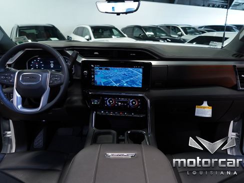 Used 2025 GMC Sierra 2500 Denali w/ Denali Reserve Package AWD/4WD image 32