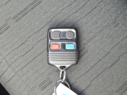Used 2010 Ford Focus SE FWD image 29