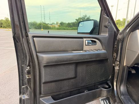 Used 2015 Ford Expedition XLT w/ Equipment Group 202A RWD image 10