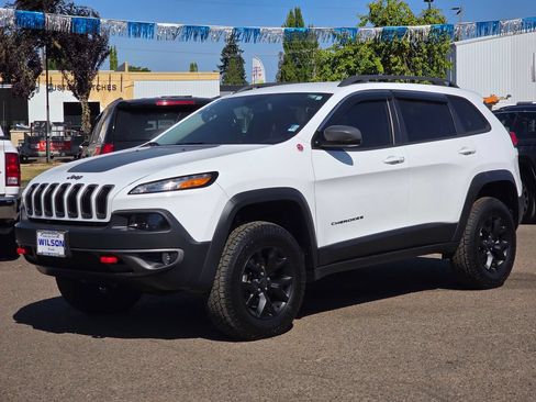 Used 2018 Jeep Cherokee Trailhawk AWD/4WD image 1