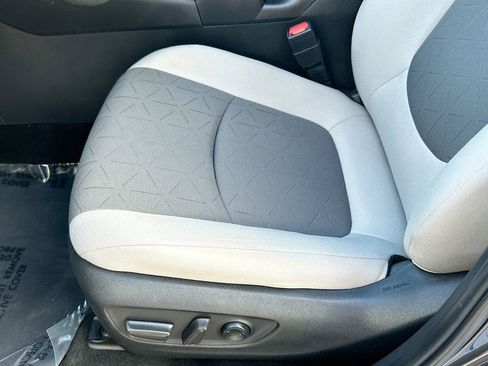 Used 2022 Toyota RAV4 XLE image 19