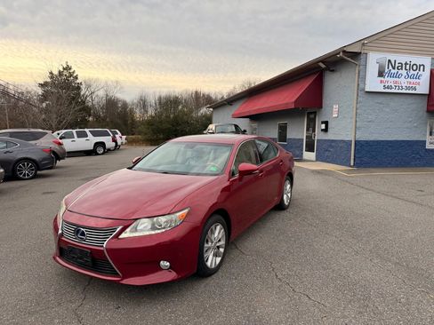 Used 2013 Lexus ES 300h image 1