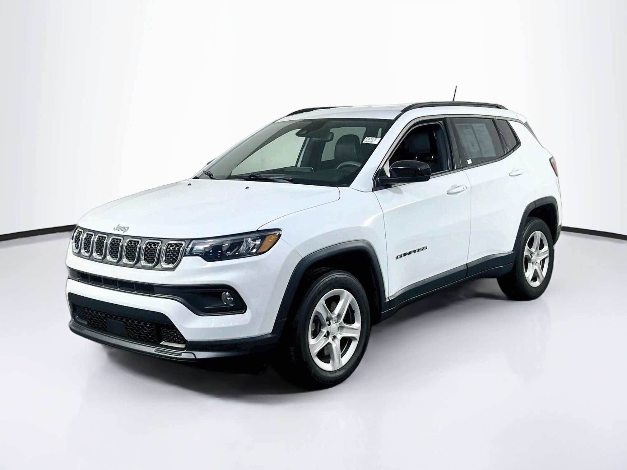 Used 2023 Jeep Compass Latitude AWD/4WD image 1