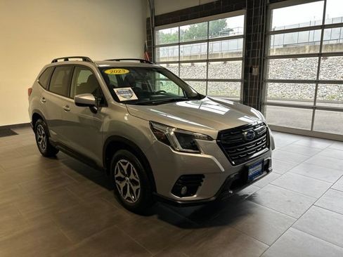 Used 2023 Subaru Forester Premium AWD/4WD image 2