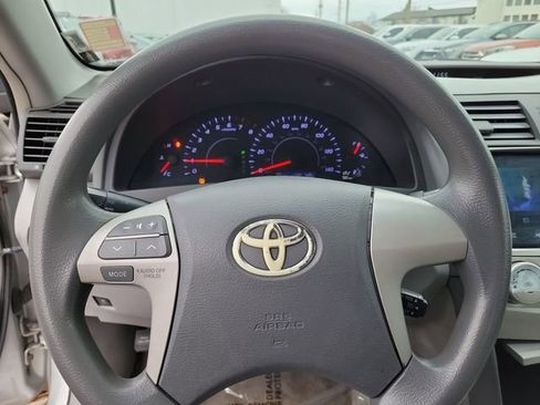 Used 2011 Toyota Camry image 24