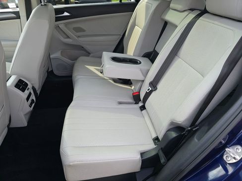 Used 2022 Volkswagen Tiguan SE w/ Panoramic Sunroof Package AWD/4WD image 30