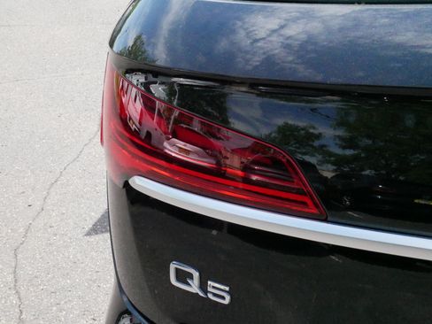 Used 2023 Audi Q5 2.0T Premium w/ Convenience Package AWD/4WD image 17