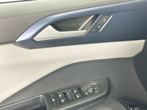 Certified 2022 Volkswagen Taos SE image 16