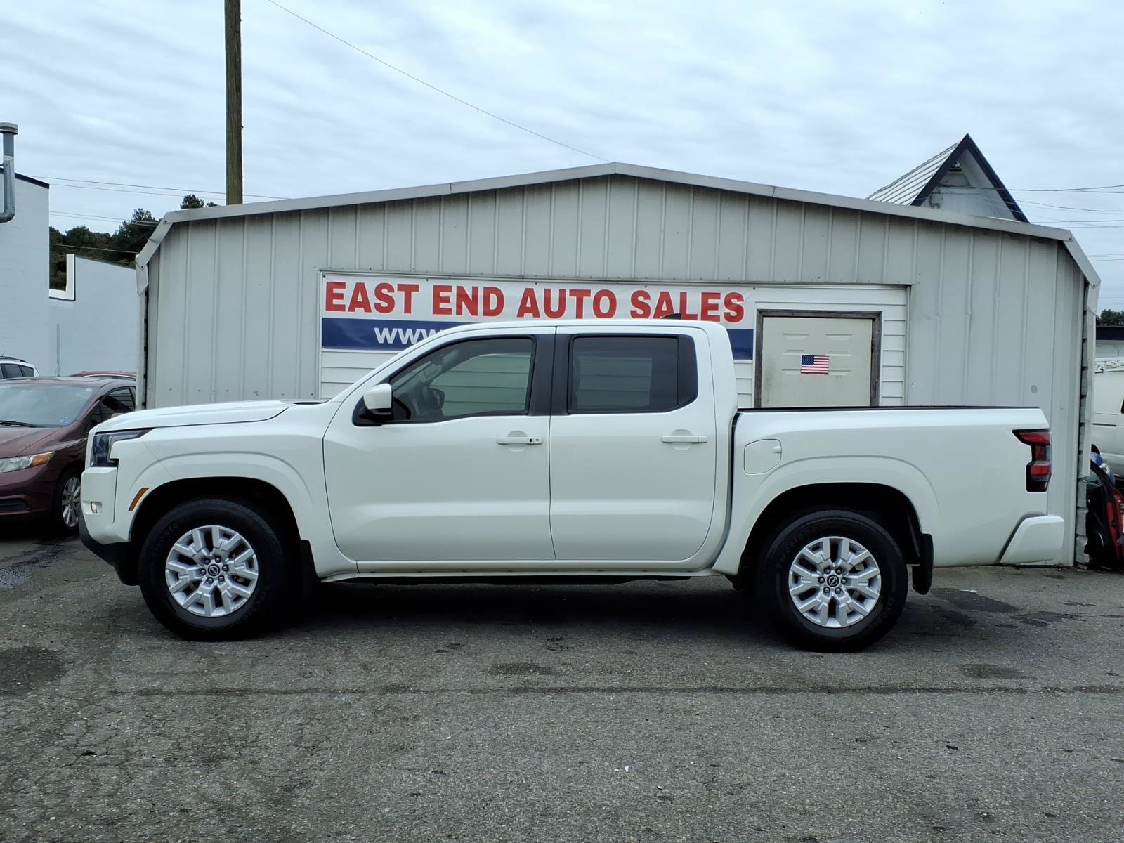 Used 2022 Nissan Frontier SV RWD image 2