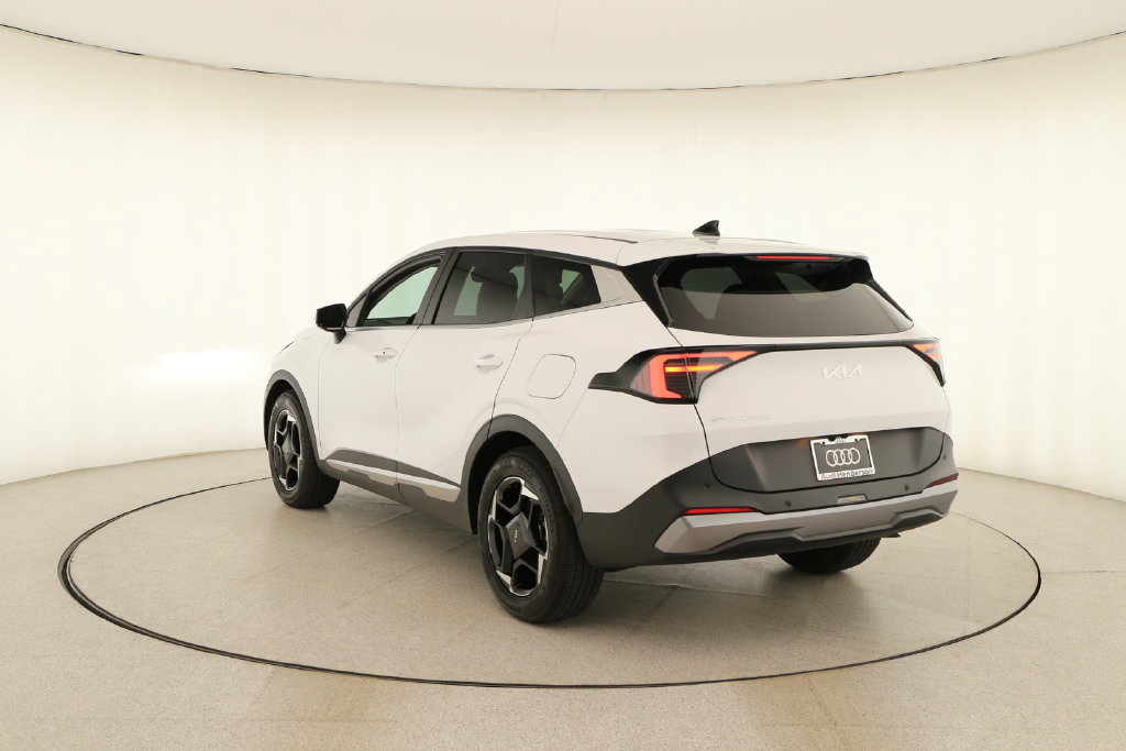 Used 2026 Kia Sportage EX FWD image 4