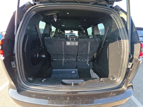 Used 2021 Chrysler Pacifica Touring-L w/ S Appearance Package FWD image 6