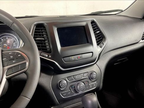 Used 2020 Jeep Cherokee Latitude Plus image 9