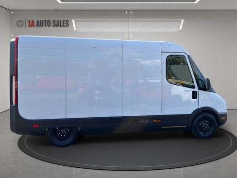 Used 2024 Rivian Delivery 500 FWD image 6