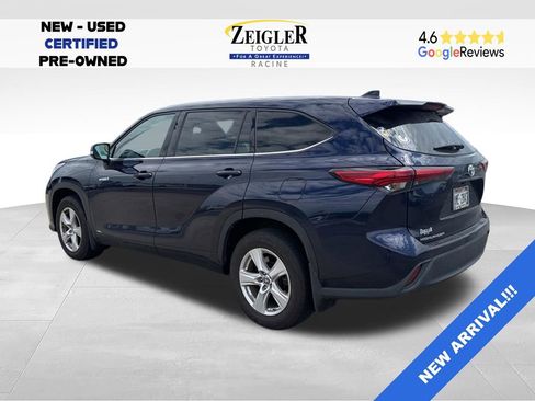 Used 2021 Toyota Highlander LE AWD/4WD image 3