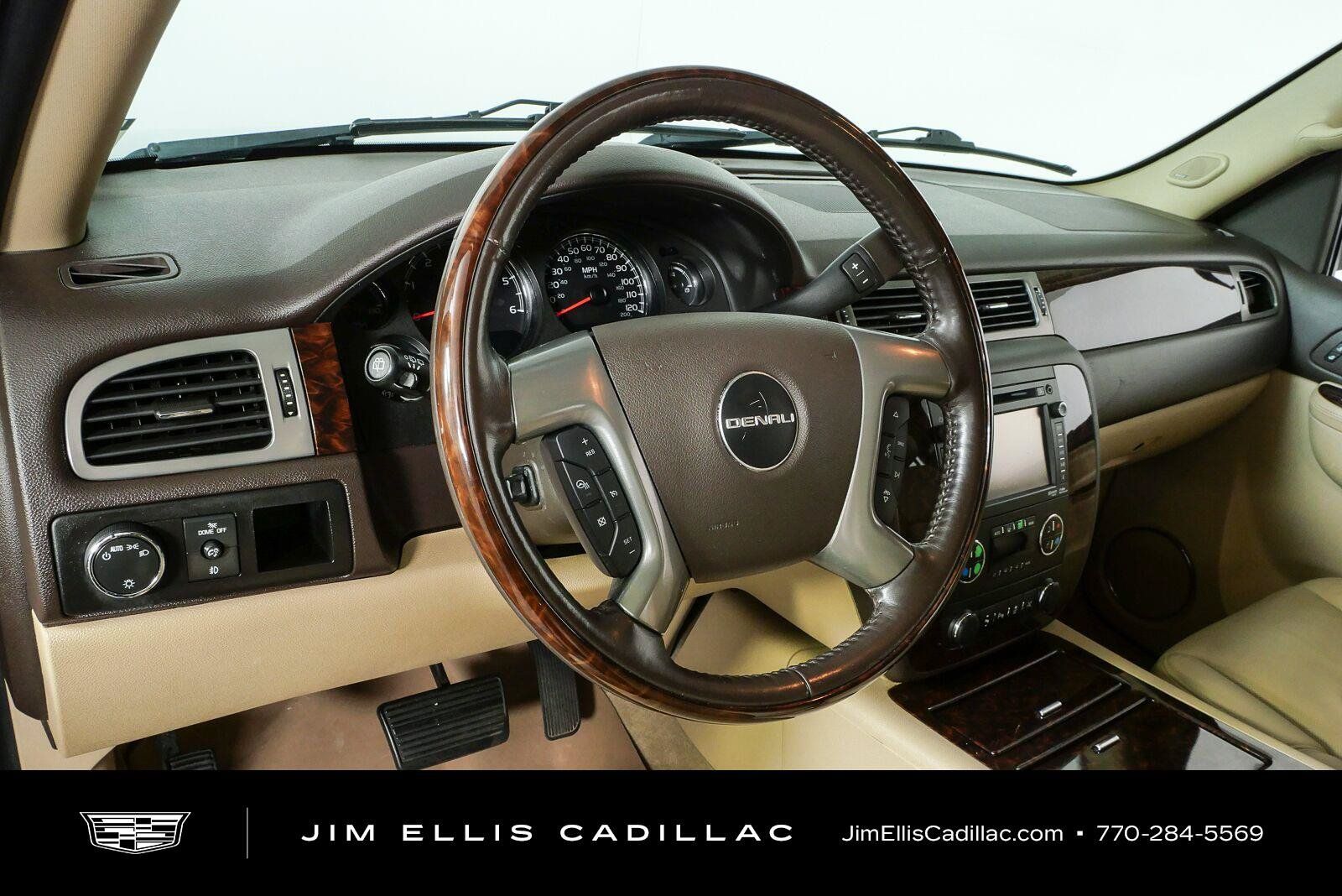 Used 2014 GMC Yukon XL Denali RWD image 4