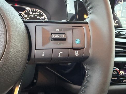 New 2025 Nissan Pathfinder SL image 17