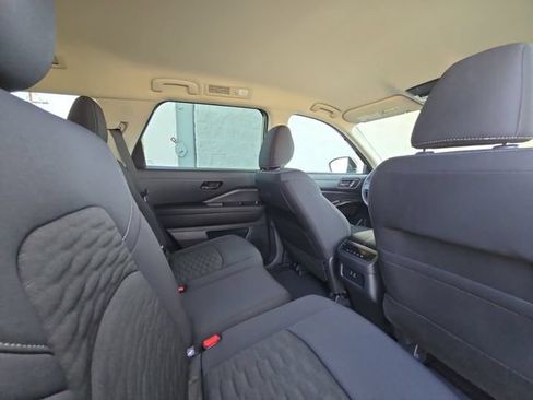 Used 2025 Nissan Pathfinder SV FWD image 29