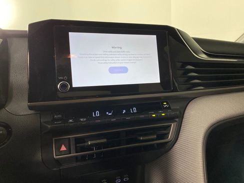 Certified 2025 Toyota Camry SE image 19