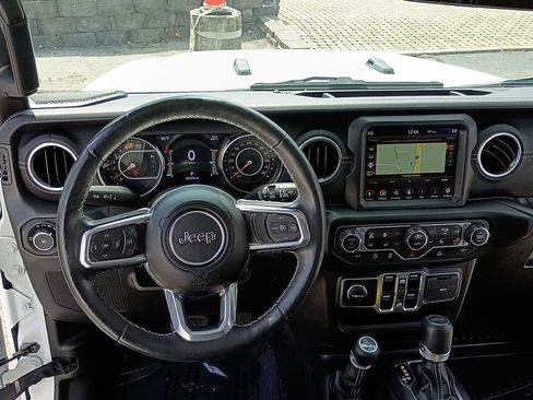 Used 2023 Jeep Wrangler Unlimited Sahara w/ Cold Weather Group AWD/4WD image 12