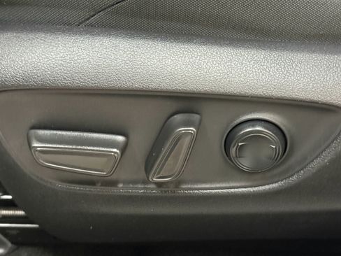 Used 2021 Toyota Venza LE image 28