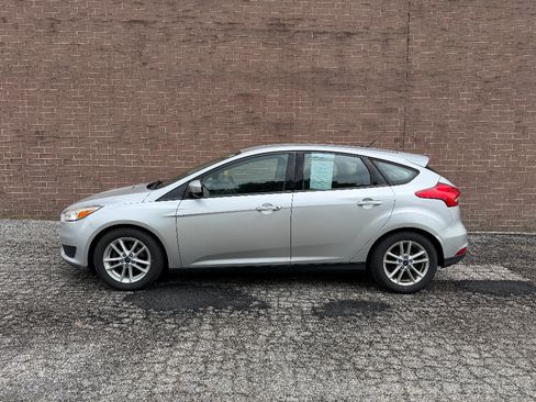 Used 2018 Ford Focus SE FWD image 3