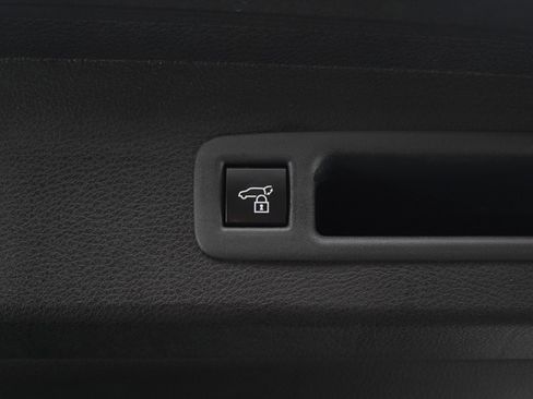 Used 2025 Toyota Sienna XLE image 21