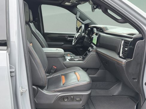 Used 2025 GMC Sierra 2500 AT4 image 28