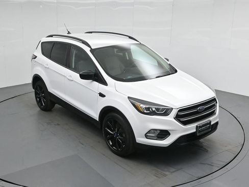 Certified 2018 Ford Escape SE w/ SE Sport Appearance Package image 37