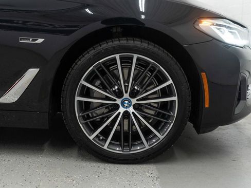 Used 2023 BMW 530e xDrive w/ Premium Package image 42