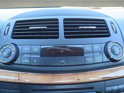 Used 2008 Mercedes-Benz E 350 4MATIC Sedan image 19