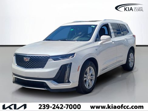 Used 2023 Cadillac XT6 Luxury w/ LPO, Premium Carpet Package FWD image 3